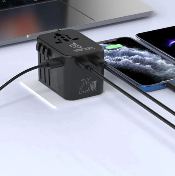 محول كهربائي عالمي للسفر 4 في 1 يحتوي على منفذين شحن Type-C بقدرة 25 واط ومنفذ USB بقدرة 18 واط من شركة ROCKET رمز المنتج (HC10) (Travel adapter fast charger)