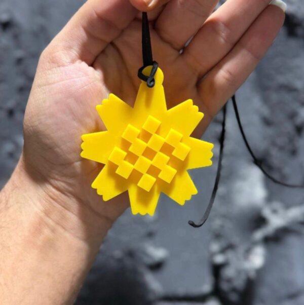 ميدالية السيارة بأشكال مختلفة لدولة الكويت وزهرة العرفج